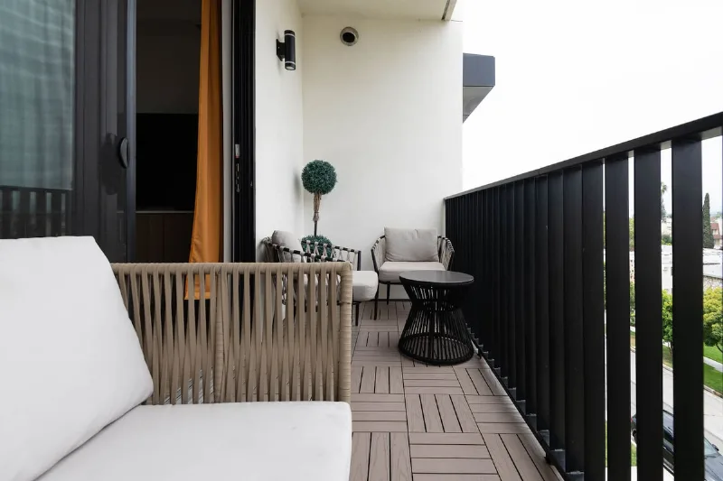 -401 Milford St · Luxury City 3BR 3BA + Mountain View With Balco
